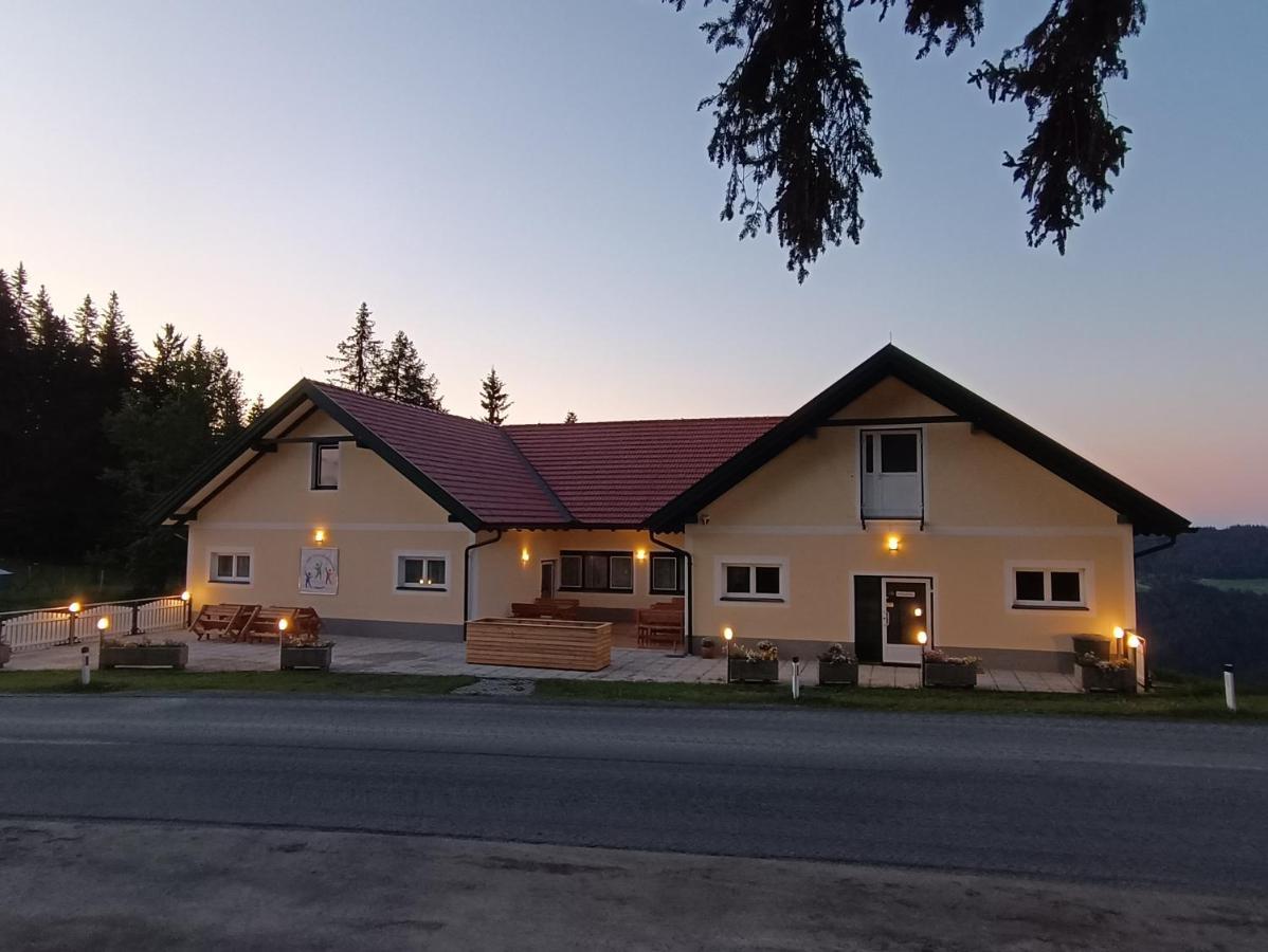 Gaestehaus Hebalm, Family & Friends Auf 900 M2 Wohnflaeche Erleben, Alleinnutzung Moeglich Pack Bagian luar foto